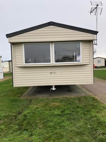 Вилла Caledonia Summertime Jaywick Sands Экстерьер фото