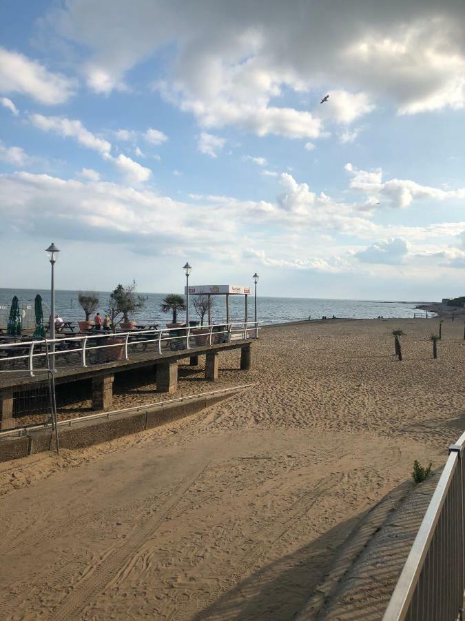 Вилла Caledonia Summertime Jaywick Sands Экстерьер фото